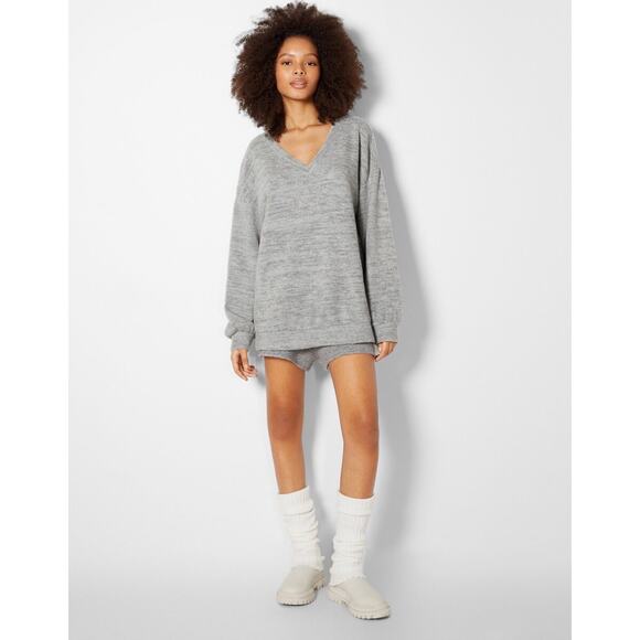 Bershka V-Neck Oversized Sweater Sz. Med light Gray NWT Comfy Oversized Fit - Picture 3 of 14
